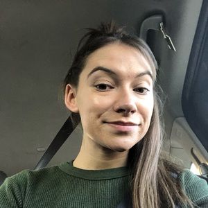 Meet your Posher, Alexia